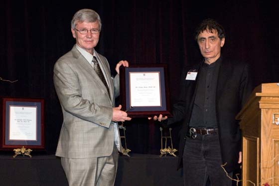 Bruce Alexander presents 2008 SFU Outstanding Alumni award to Gabor Maté