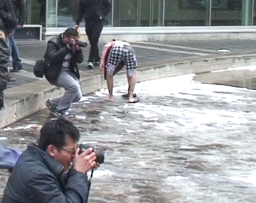 Spectators with cameras...