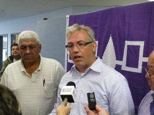 Aaron Detlor (on right)