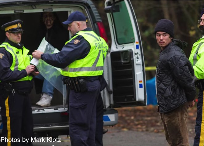Tamo and facepaint guy- (Jail)Birds  of a feather?