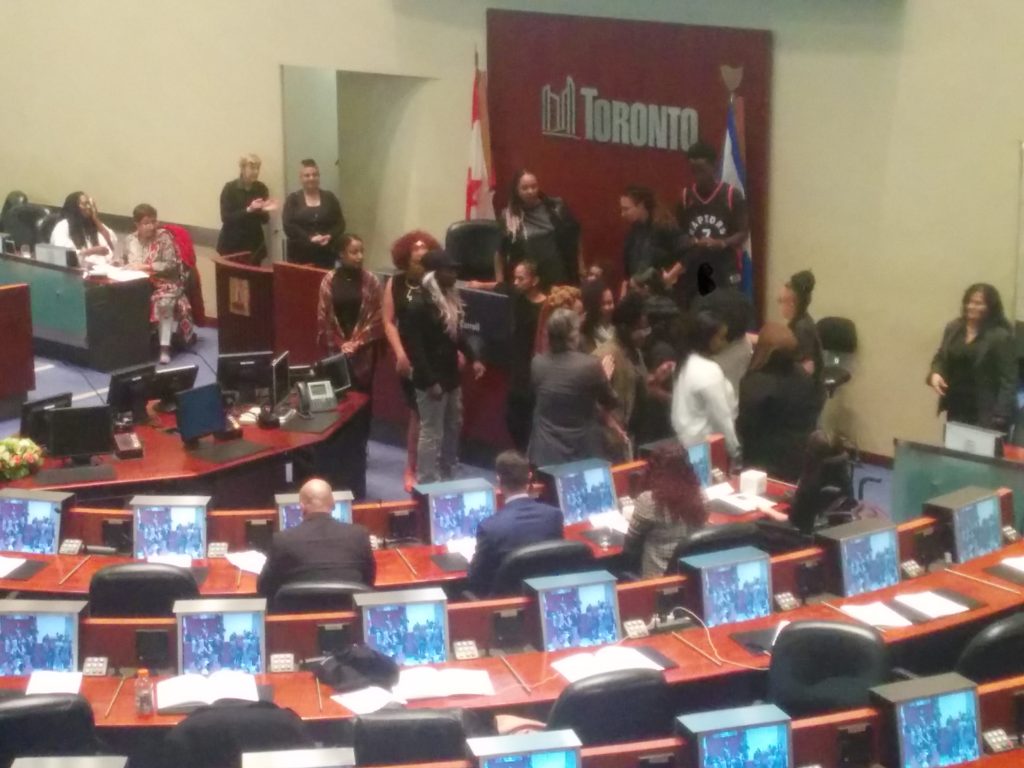 City councillor Gord Perks gives award to BLMTO